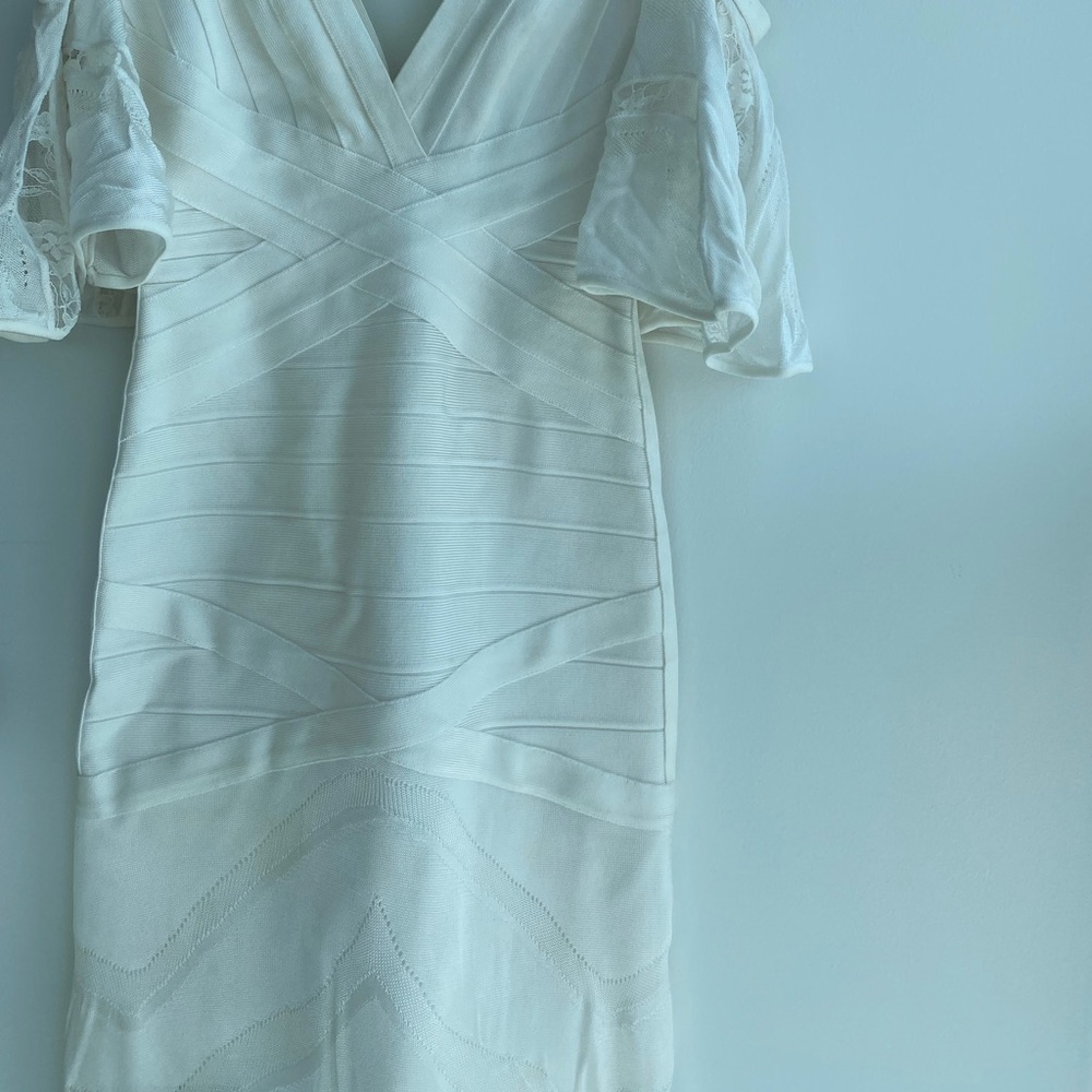 HERVE LEGER white dress with sleeves